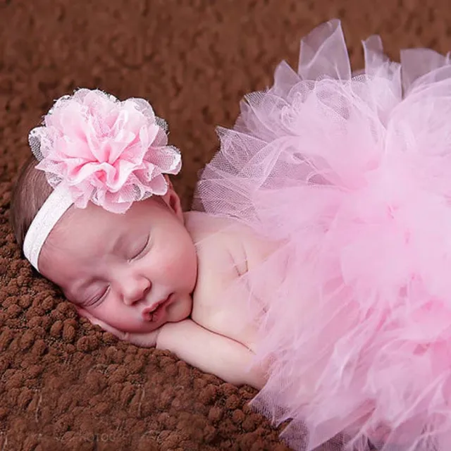 Skirts and headbands for baby photoshooting