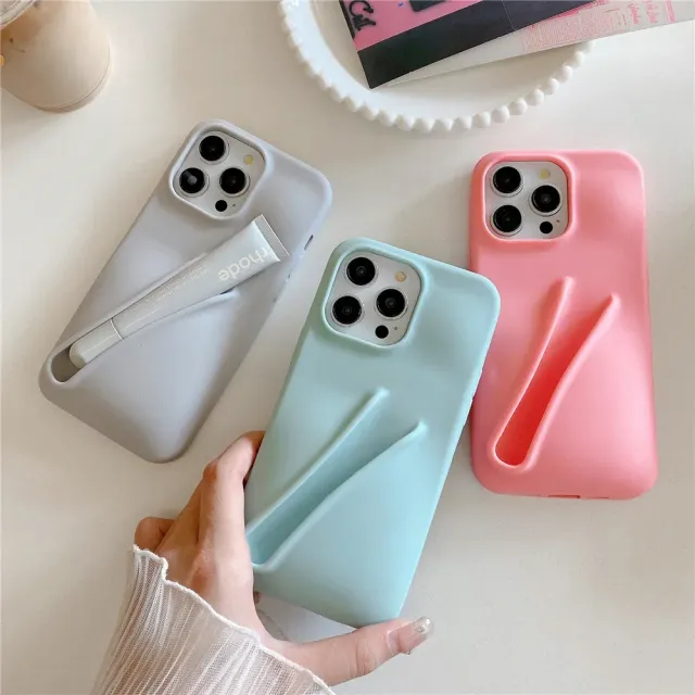 Luxury and practical silicone cover for iPhone phones with lip gloss clip - different colors