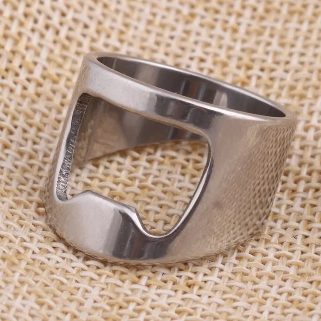 Practical ring with opener Nia