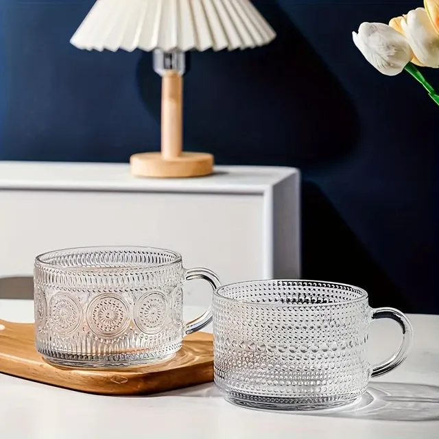 Mug en verre élégant avec relief pour une dégustation stylée de café, thé et autres boissons