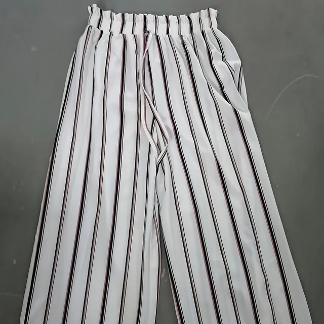 Lazy trousers with high waist, wide pants and stripes, with cord in the waist