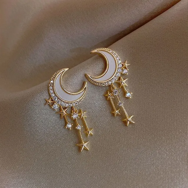 Beautiful large gold moon shaped earrings (Gold)