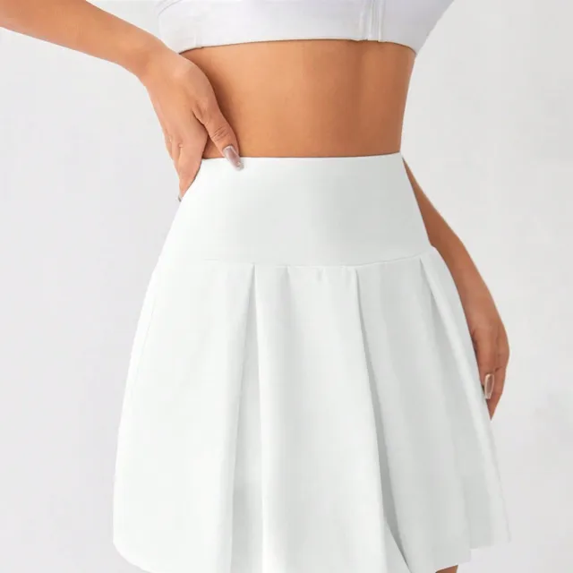 Tennis skirt with a wide ribbon in the waist and a volley line for active movement