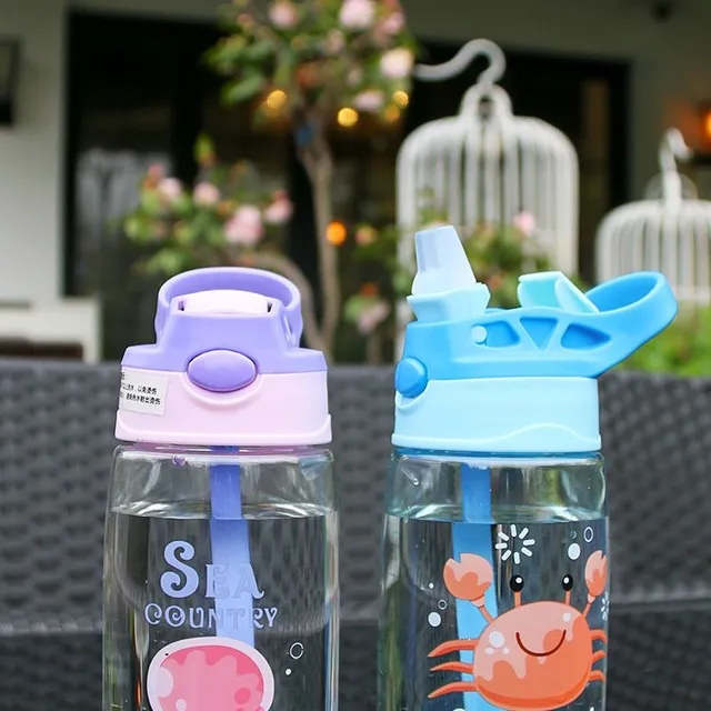 Krásna dojčenská fľaša s rôznymi vzormi