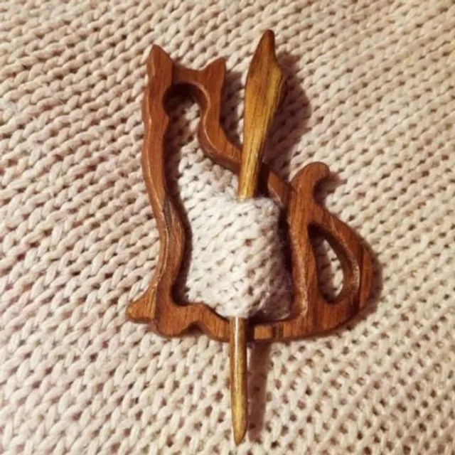 Stylish wooden brooch suitable for sweaters - several different versions of Kelechi