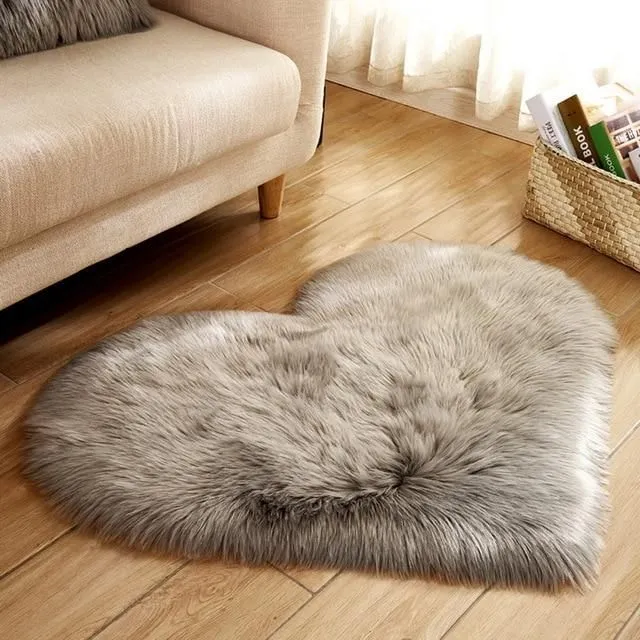 Hairy carpet in the shape of a heart grey 30x40cm-long-velvet