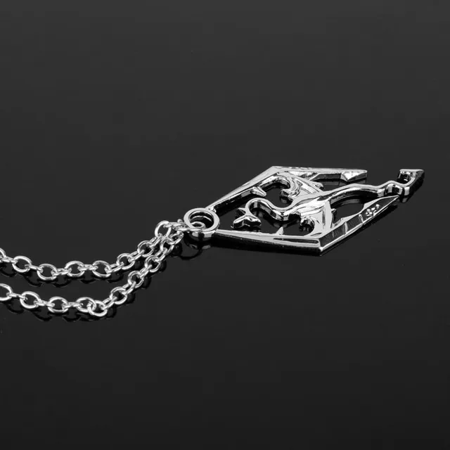 Luxury chain with pendant for Skyrim players