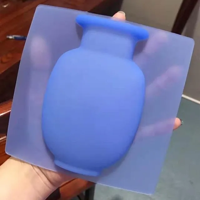 Sticking vase on the wall