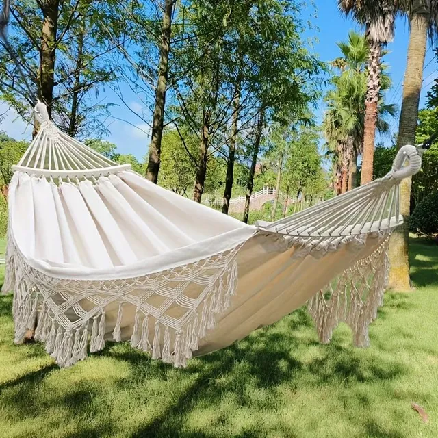 Swing net for outdoor relaxation