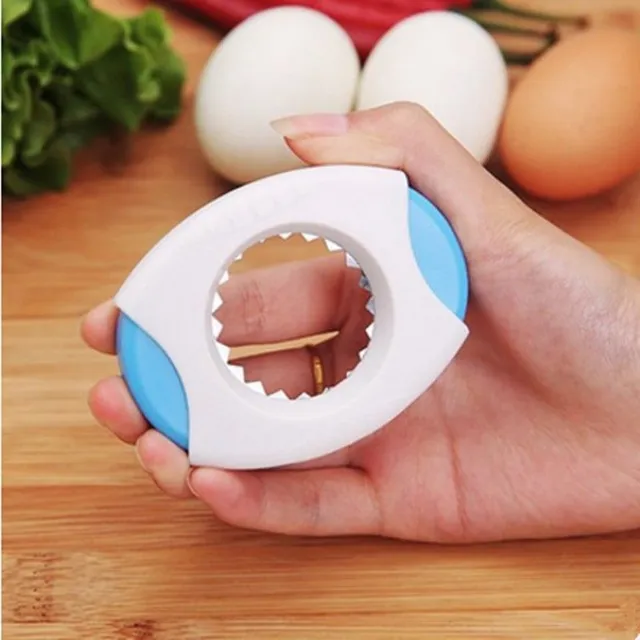 Egg shell separator