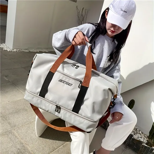 Travel bag with large capacity, separation for wet and dry linen