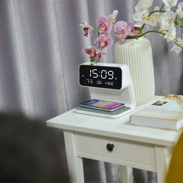 3v1 Vezeték nélküli dokkoló állomás lámpával és LCD digitális órával ébresztővel