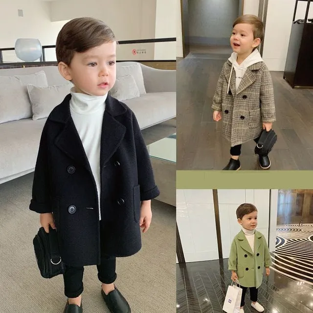 Boys trench coat with collar and button fastening