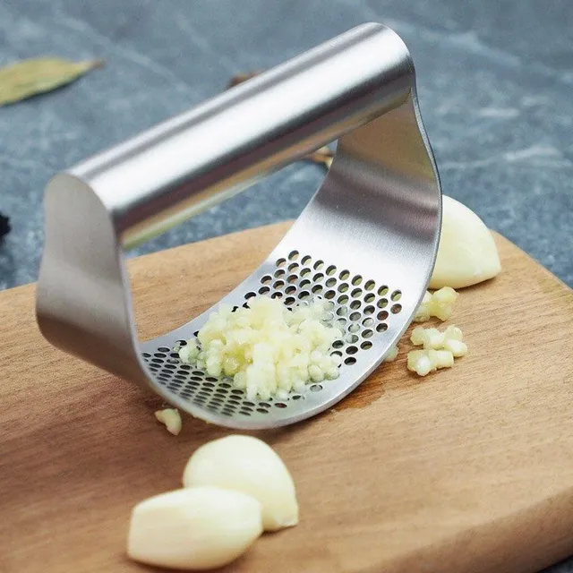 Full-metal hand-pressed garlic