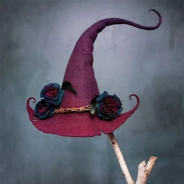 Stylový čarodějnický klobouk s ozdobnými květinami - Halloween