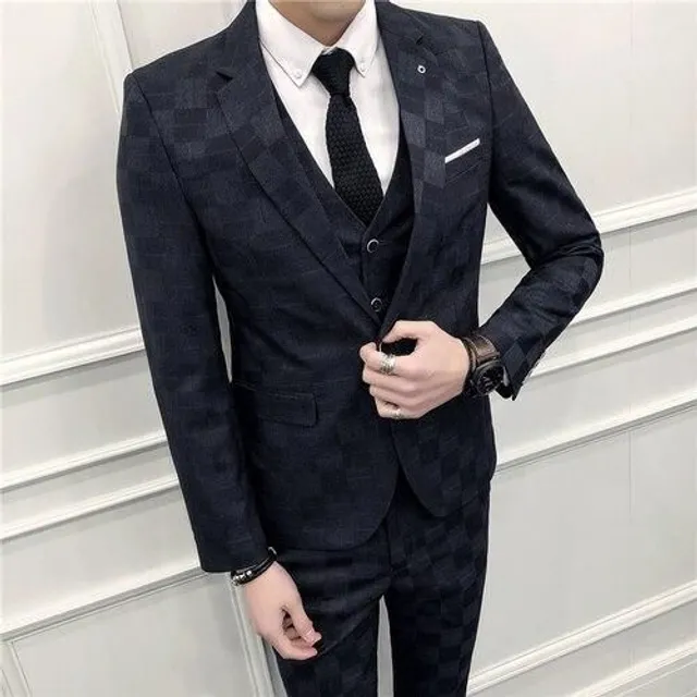 Men's slim suit with plaid pattern