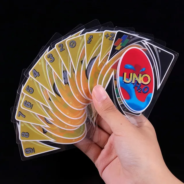 Oblíbená rodinná společenská karetní hra UNO