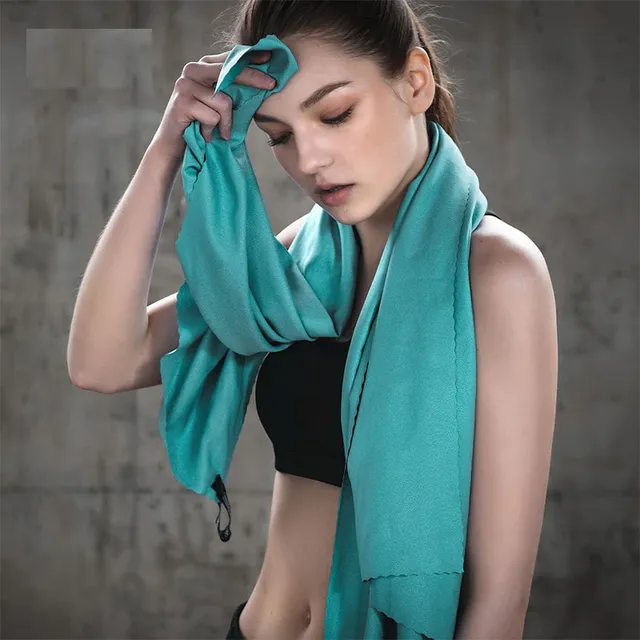 Quick-drying absorbent sports towel