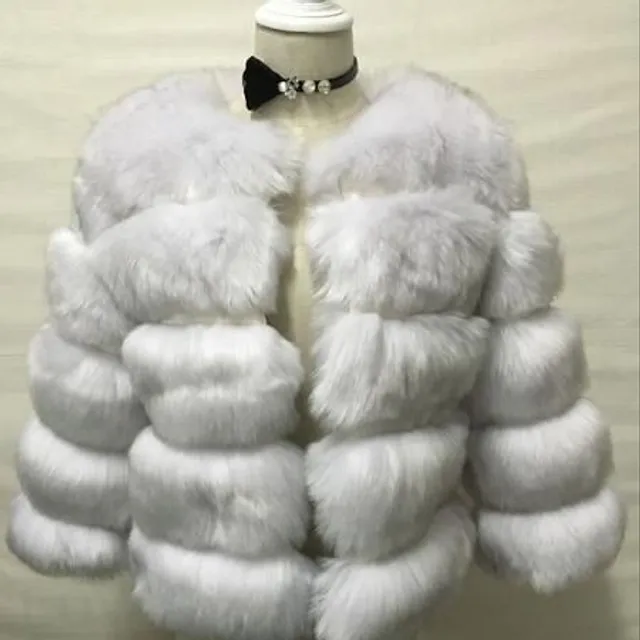 Elegant short faux fur coat