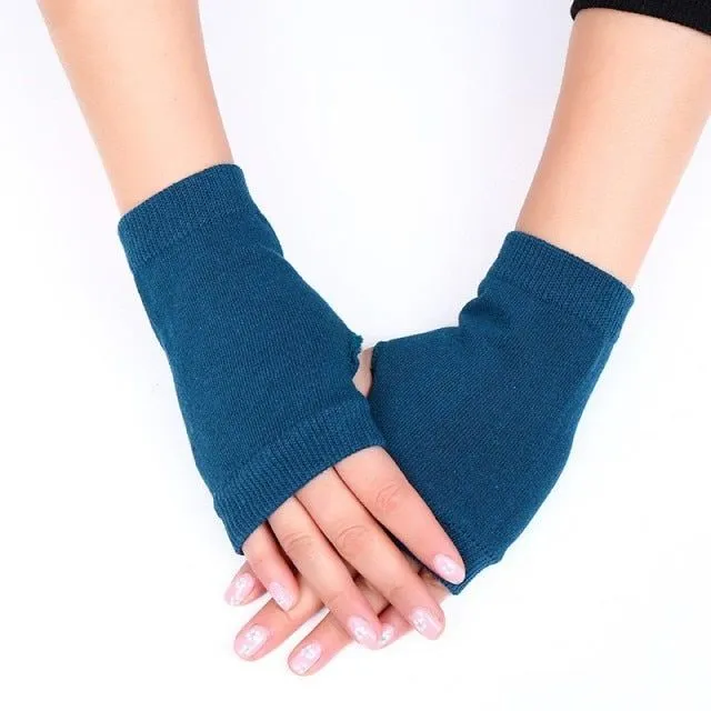 Women's knitted fingerless gloves