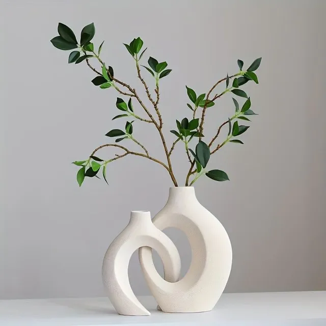 Piękny nordycki wazon boho wykonany z białej ceramiki 