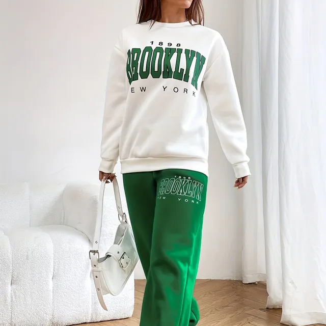 Women's sports two-piece set - sweatshirt with long sleeves and print