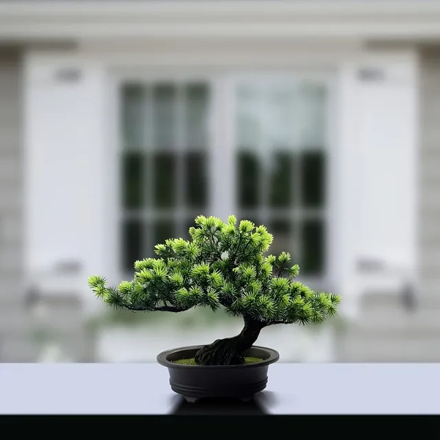 Faszinierender Mini-Bonsai aus künstlicher Kiefer