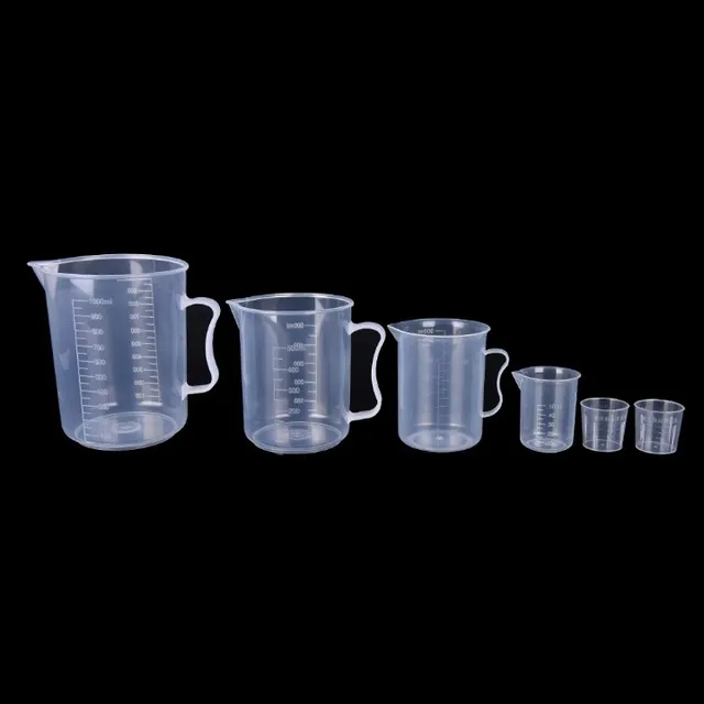 Plastic measuring cup