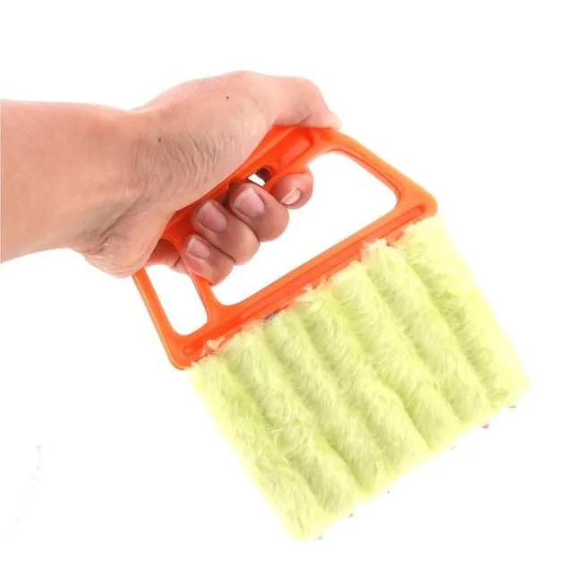 Practical universal duster for dust cleaning on blinds