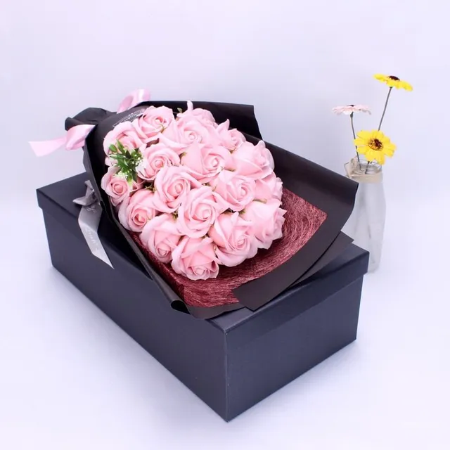 18 Valentine's Day Artificial Roses