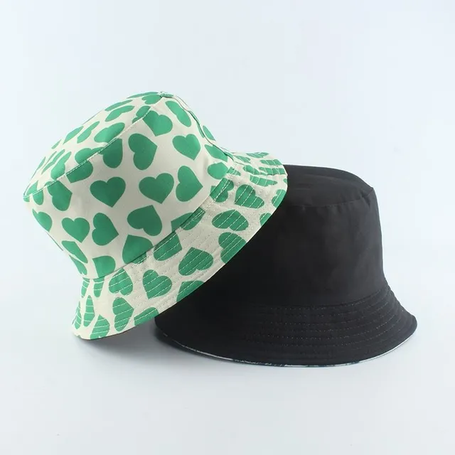 Unisex hat with smiley green heart