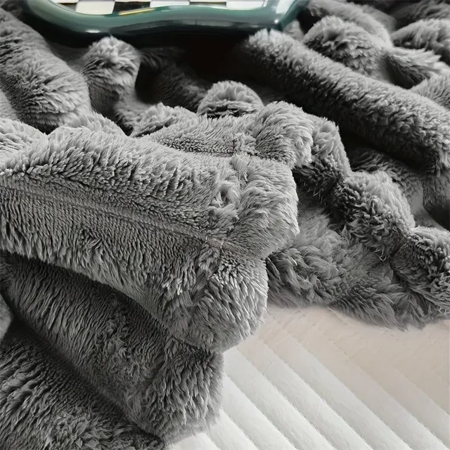 Double-sided soft blanket made of artificial rabbit fur for cozy moments