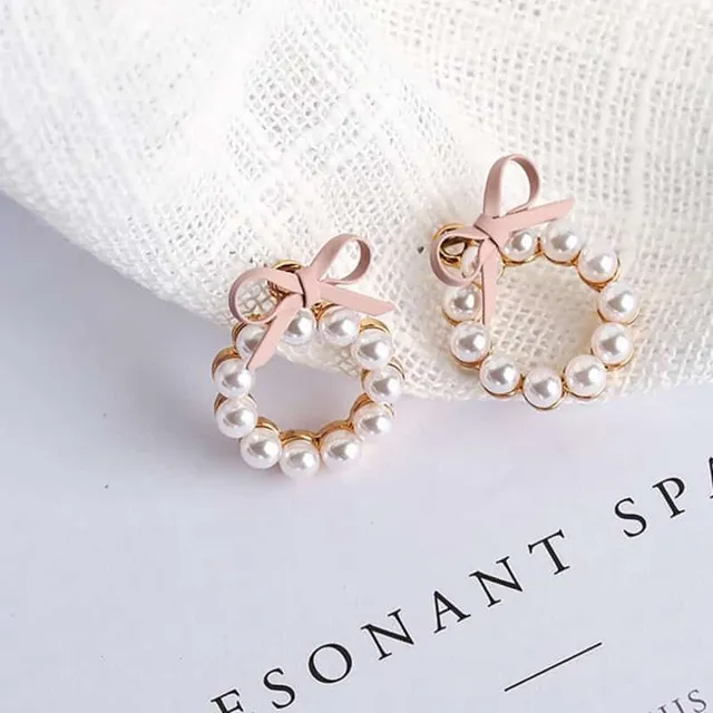 Bead earrings with bow