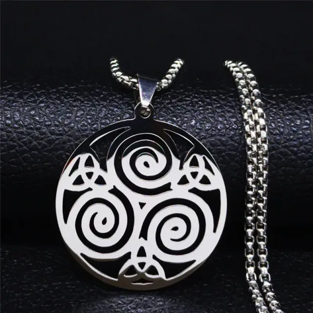 Necklace with the pendant of the Celtic symbol Triquetra