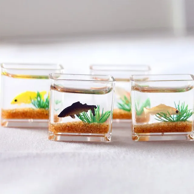 Trendy miniature aquarium into the dollhouse