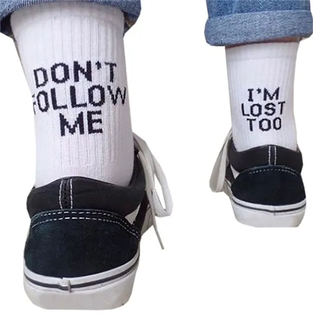 Trendy socks with the motif "Don't follow me + I'm lost too"