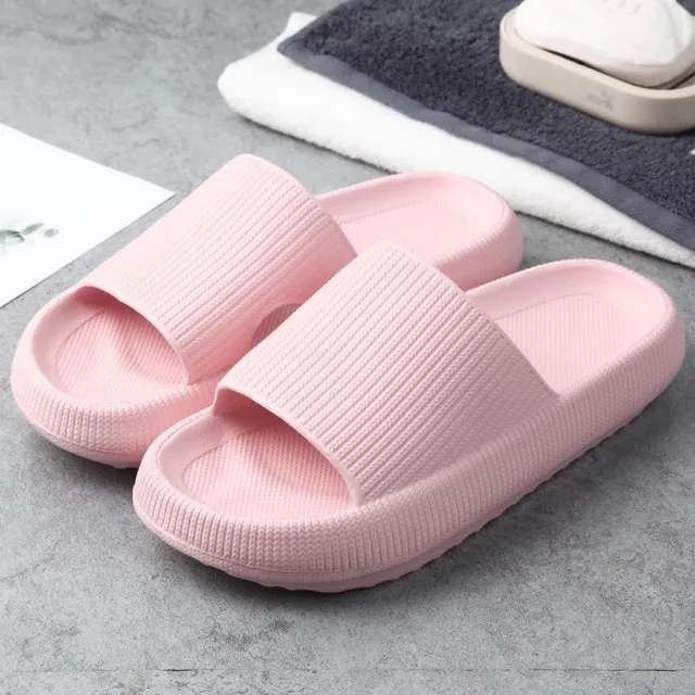 Women's strong slippers in stylish design on the platform