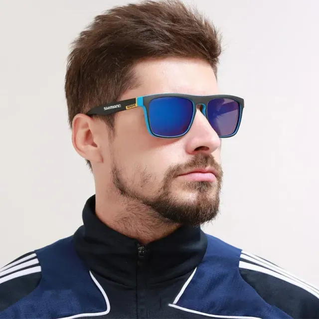 Polarizing sunglasses with UV400 protection