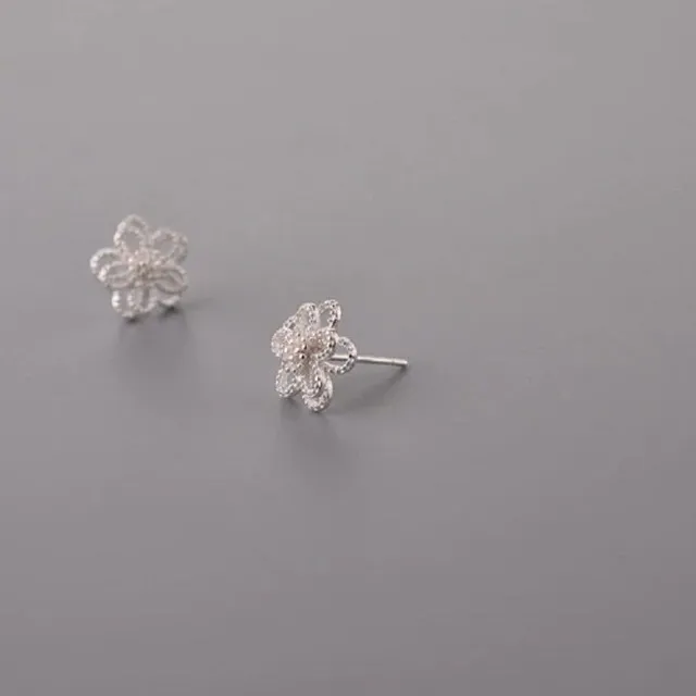 Women's stone earrings flowers