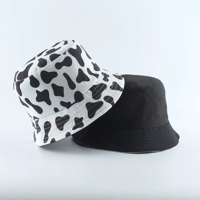 Unisex hat with smiley cow pattern