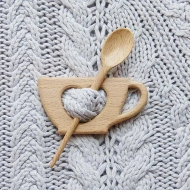 Stylish wooden brooch suitable for sweaters - several different versions of Kelechi