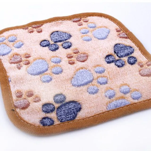 Soft blanket for dogs with paw print