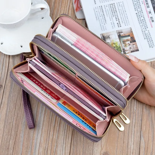 Spacious wallet for women