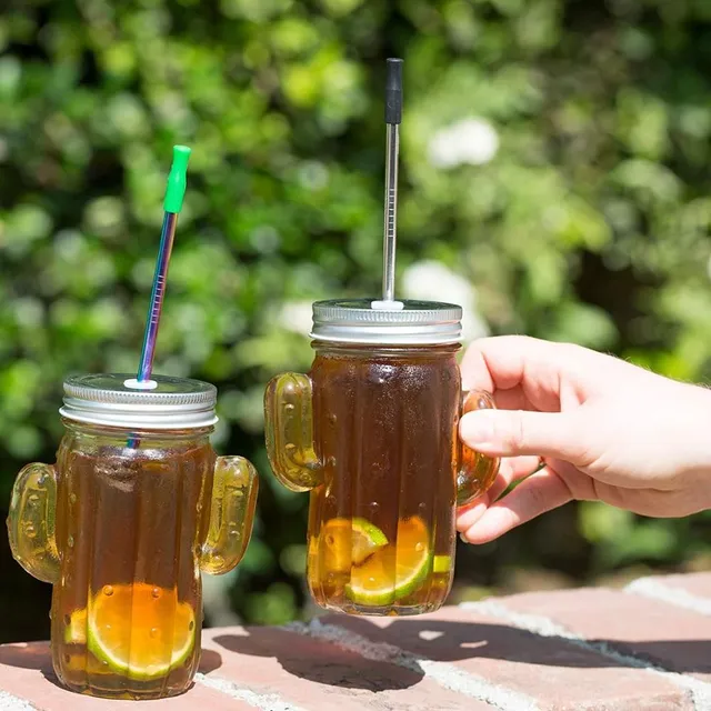 Set of re-usable stainless steel straws with case