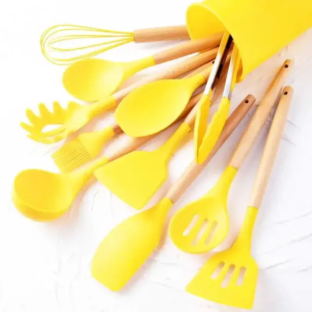 Kitchen utensils made of silicone with wooden handle - Set of 12 pieces