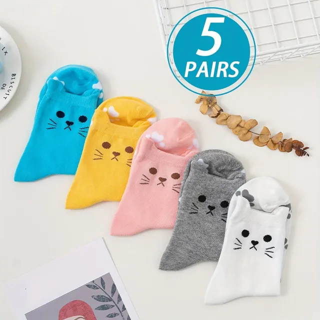 Trendy socks with cats, ideal for everyday wearing