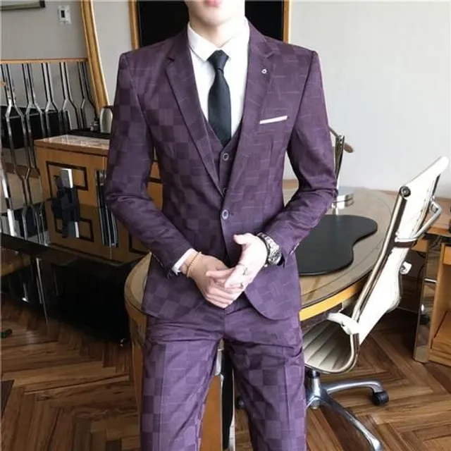 Men's slim suit with plaid pattern