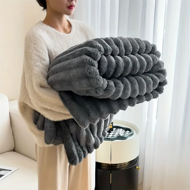 Double-sided soft blanket made of artificial rabbit fur for cozy moments