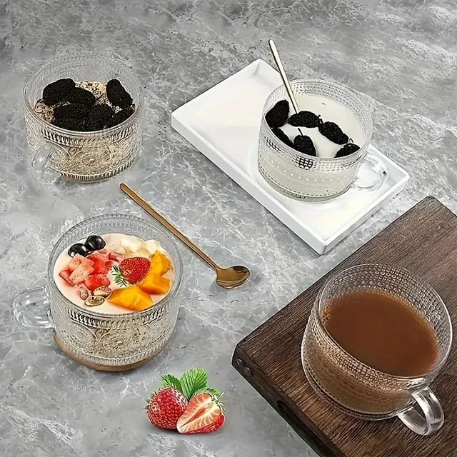 Mug en verre élégant avec relief pour une dégustation stylée de café, thé et autres boissons