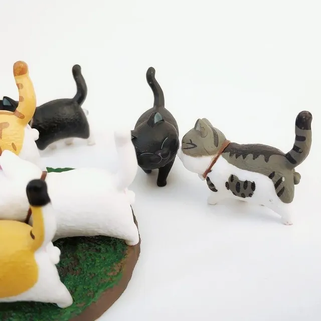 Cat's figurine